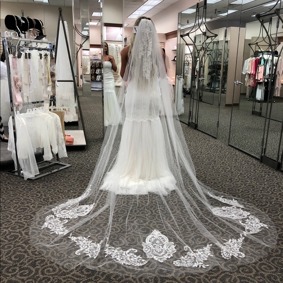 Galina from David’s Bridal Bridal Gown - Picture 4 of 6